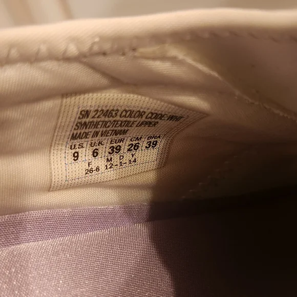 Skechers - Picture 6 of 6